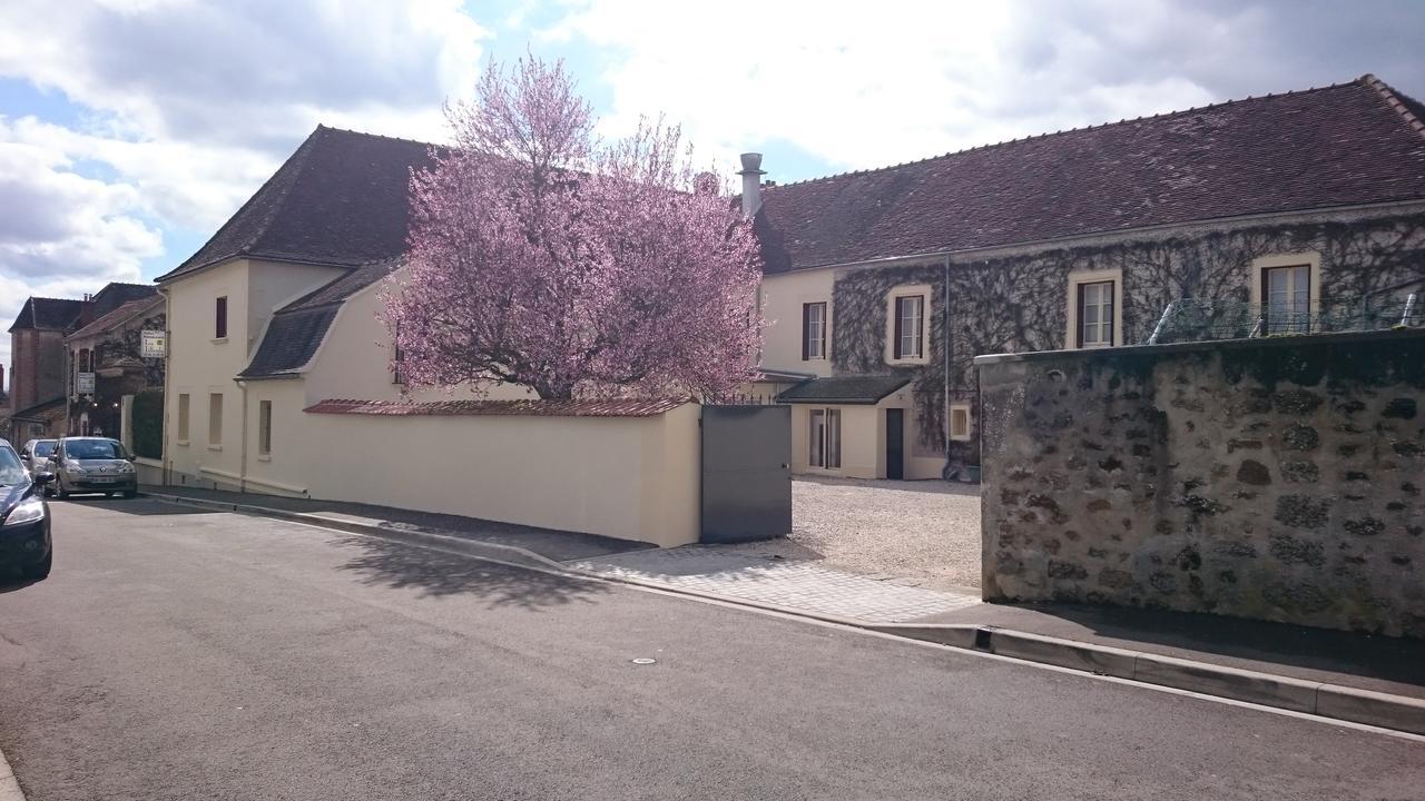 Logis - Hotel Restaurant Les Tilleuls Saint-Florentin  Exterior photo